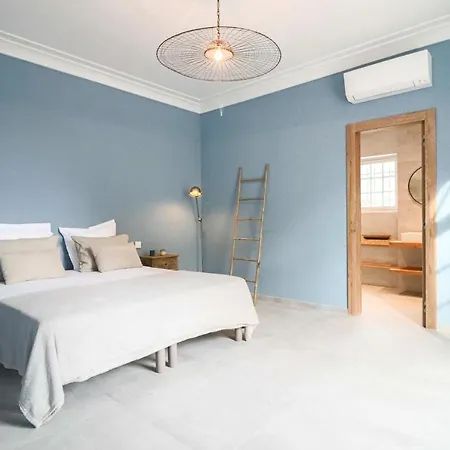 Charming Renovated Provencal In Central Антиб