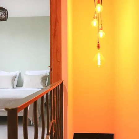 Charming Renovated Provencal In Central Антиб